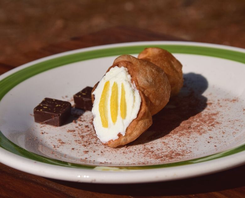 Cannoli-Sardinia-Or-Sicily-Breeze-Travel-Guide