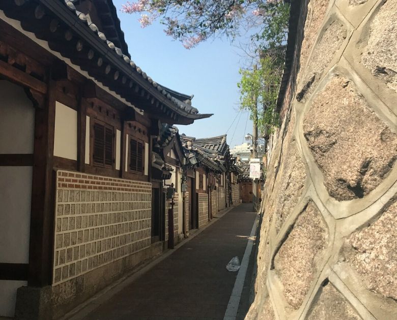 Bukchon-Hanok-Village-you-Like-G-Dragon-Breeze-Travel-Guide